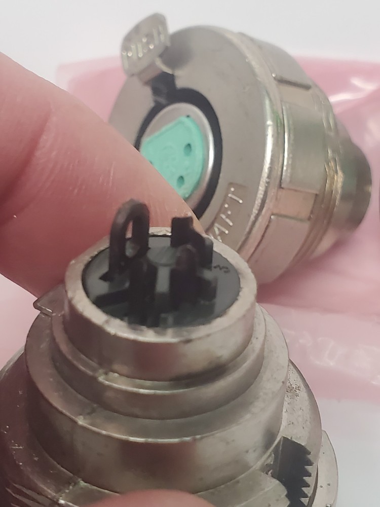 SWITCHCRAFT 3 PIN PANEL ELECTRICAL OUTLET Connectors