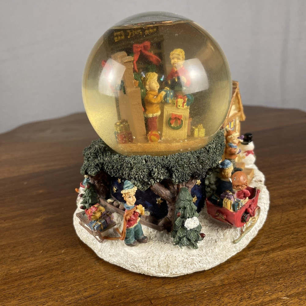 Snow Globe Santa’s Workshop Scene Music 6”