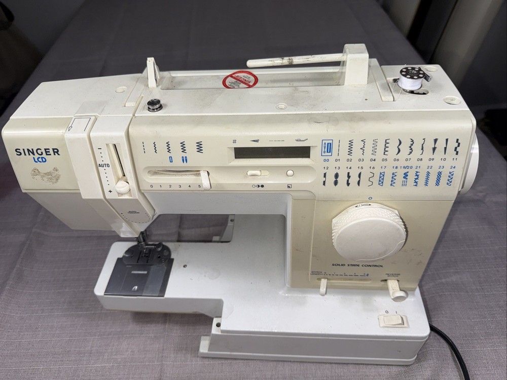 Singer LCD Model 9334 Sewing Machine