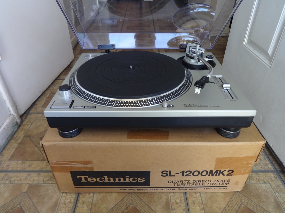 TECHNICS SL-1200MK2 PROFESSIONAL DIRECT DRIVE TURNTABLE