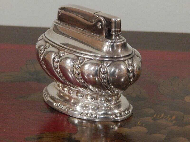 Vintage 1950's Ronson Crown Silverplate Table lighter