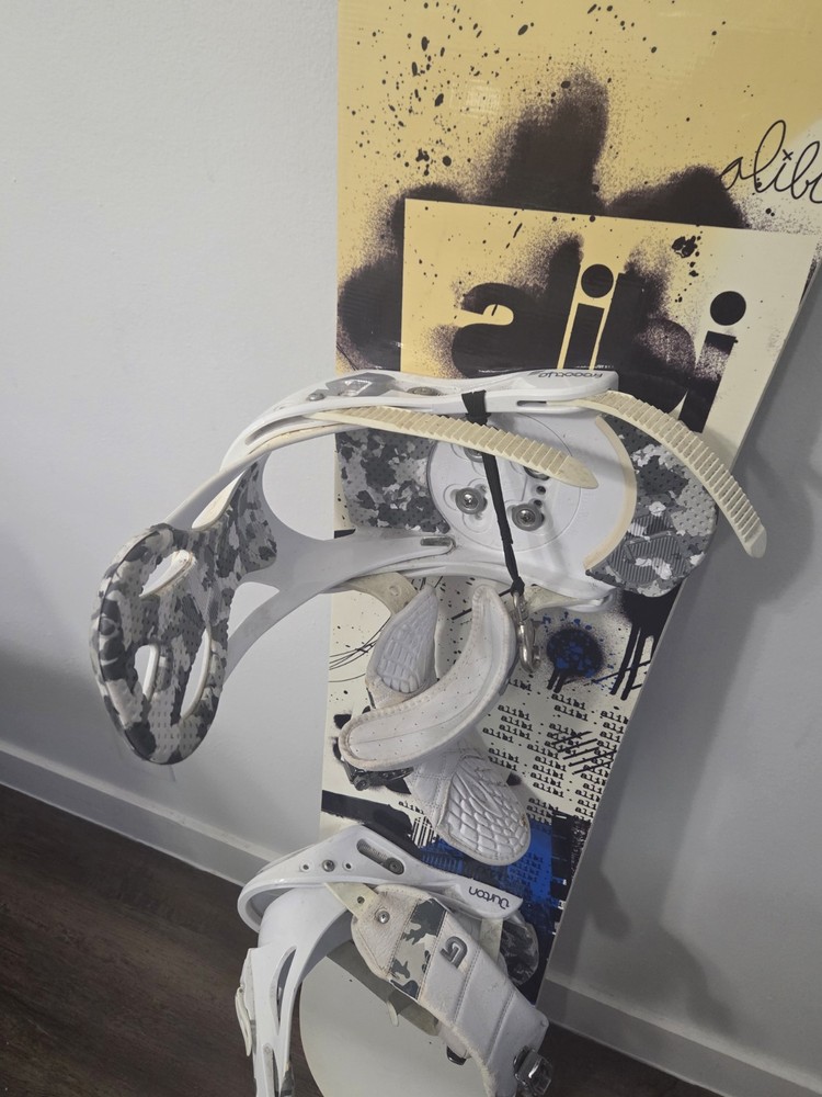 ALIBI Snowboard With Boots And Straps Connected (PLEASE READ DESCRIPTION)