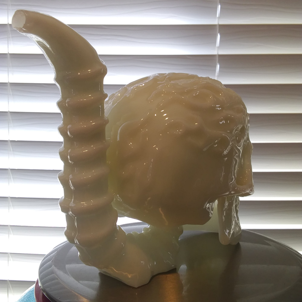 Flaming Skull Bong that glows in the dark