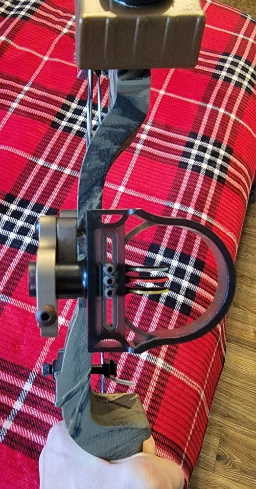 Fred Bear Code Compound Bow + Arrows and Case + QUICK shot Minty