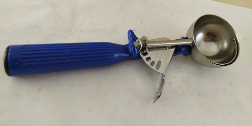 Vollrath Disher Size 16