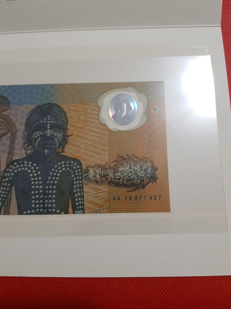 1988 AUSTRALIAN $10 FRASER/JOHNSTON FIRST POLYMER NOTE FOLDER AA 16 077427