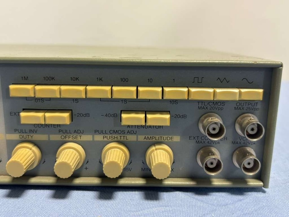 Heathkit Educational Systems Function Generator Model ETI-7020