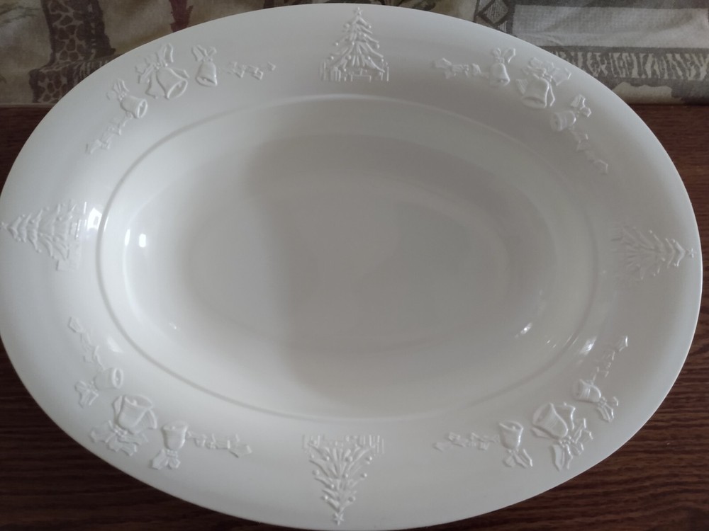 Arrow Plastic Christmas Serving Bowl