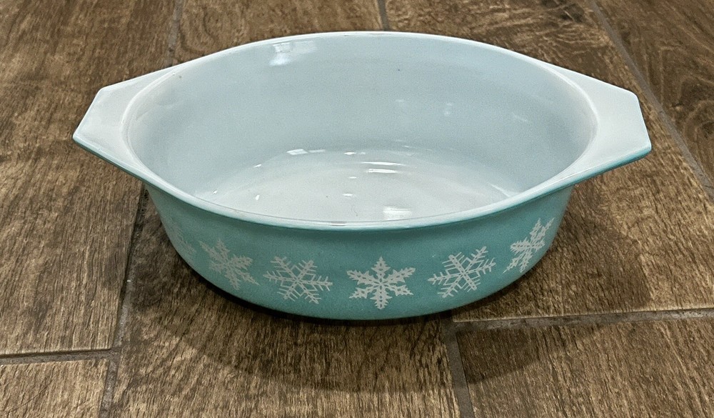 Pyrex 043 Turquoise Blue Snowflake 1.5 Quart Oval Casserole Dish