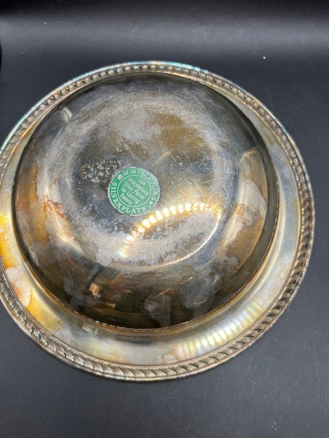 WM Rogers Silverplate Round Serving Bowl Dish w/ Lid 10"
