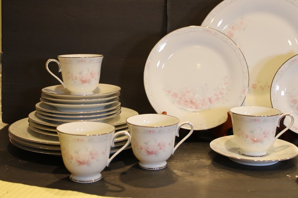 NORITAKE CARTHAGE 4 -5 PIECE SETTING 20 PIECES