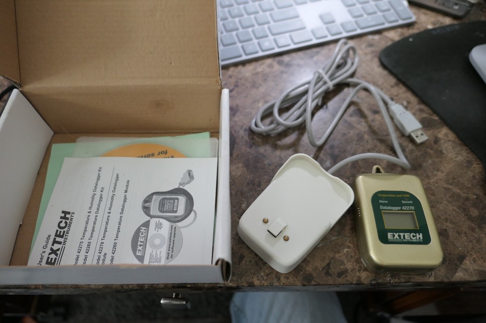 EXTECH 42270 Temperature Humidity Data Logger with Charger