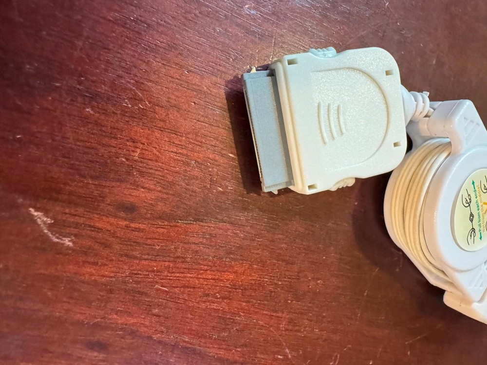 Retractable Firewire 400 Data & Charging Cable for 30-PIN iPhone, iPod, & iPads