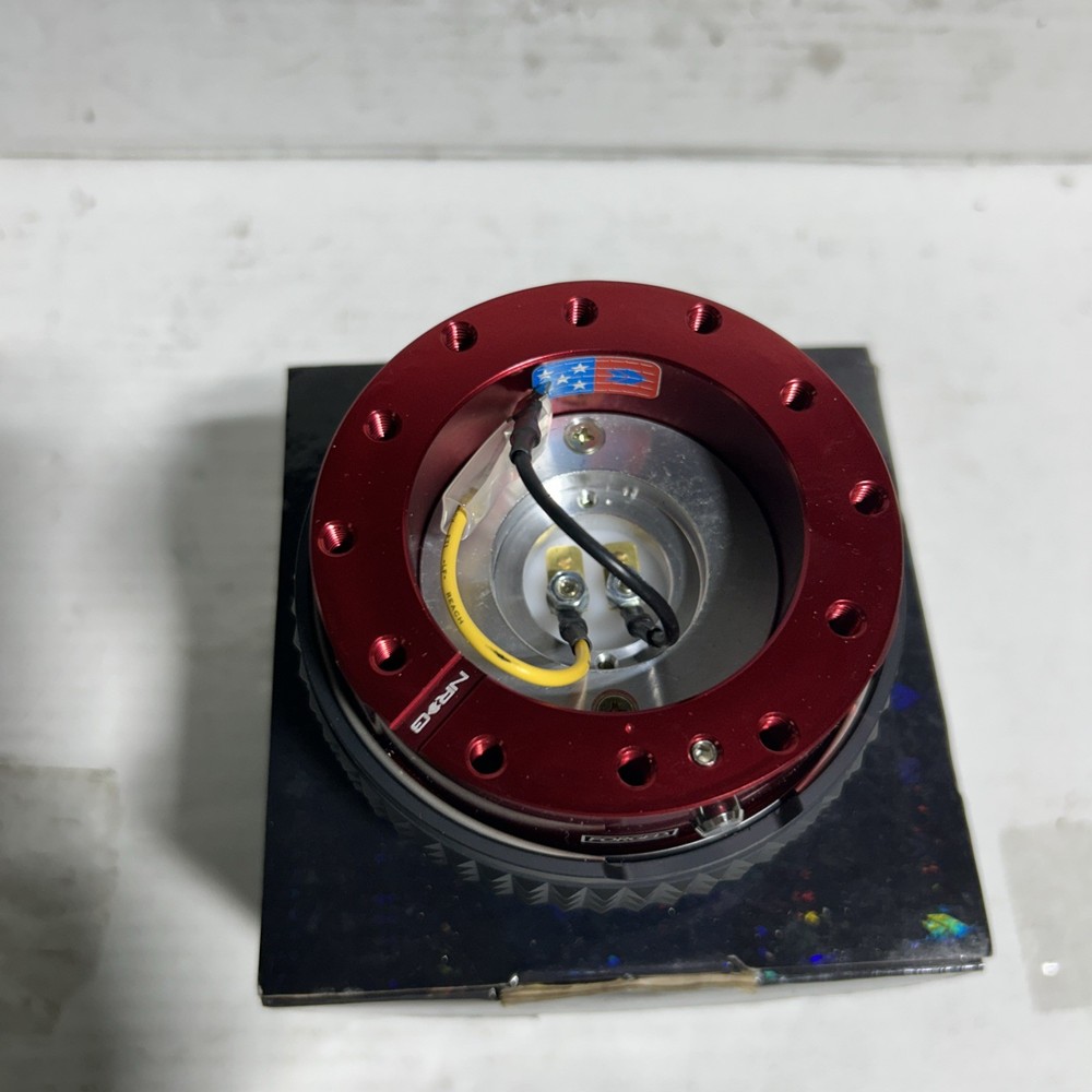 US7527293B1 - Lockable steering wheel quick-release NRG INNOVATIONS.