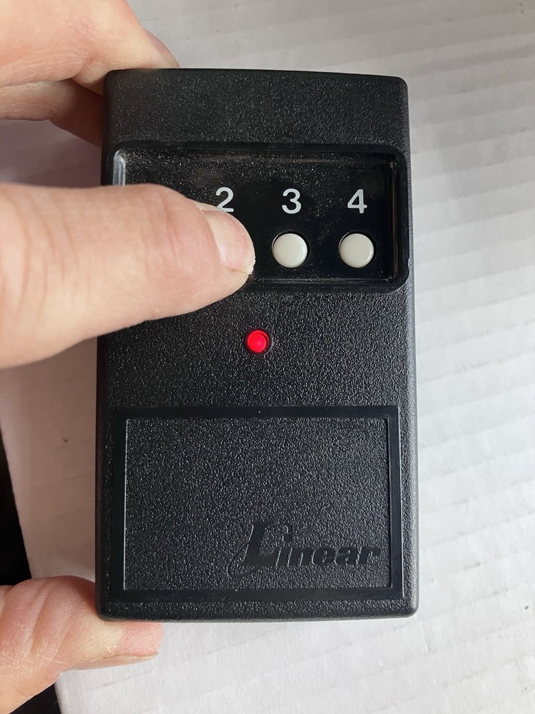 📳 OEM Linear DT-4 4 Button Remote Transmitter 310MHz 8 Dip Switch GuC Tested