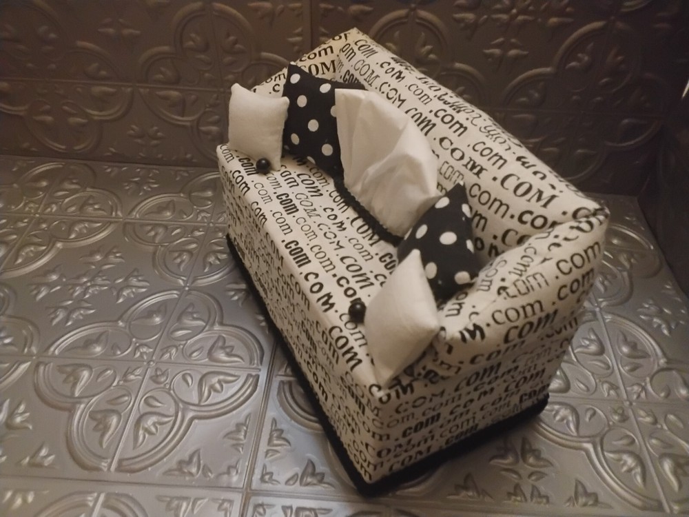 DOT COM SOFA TISSUE BOX COVER HAND MADE NEW FREE TISSUES........
