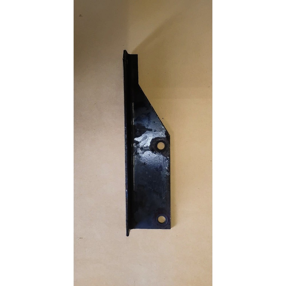 Mitsubishi 4G32 Mount bracket 6572071 Used (885)