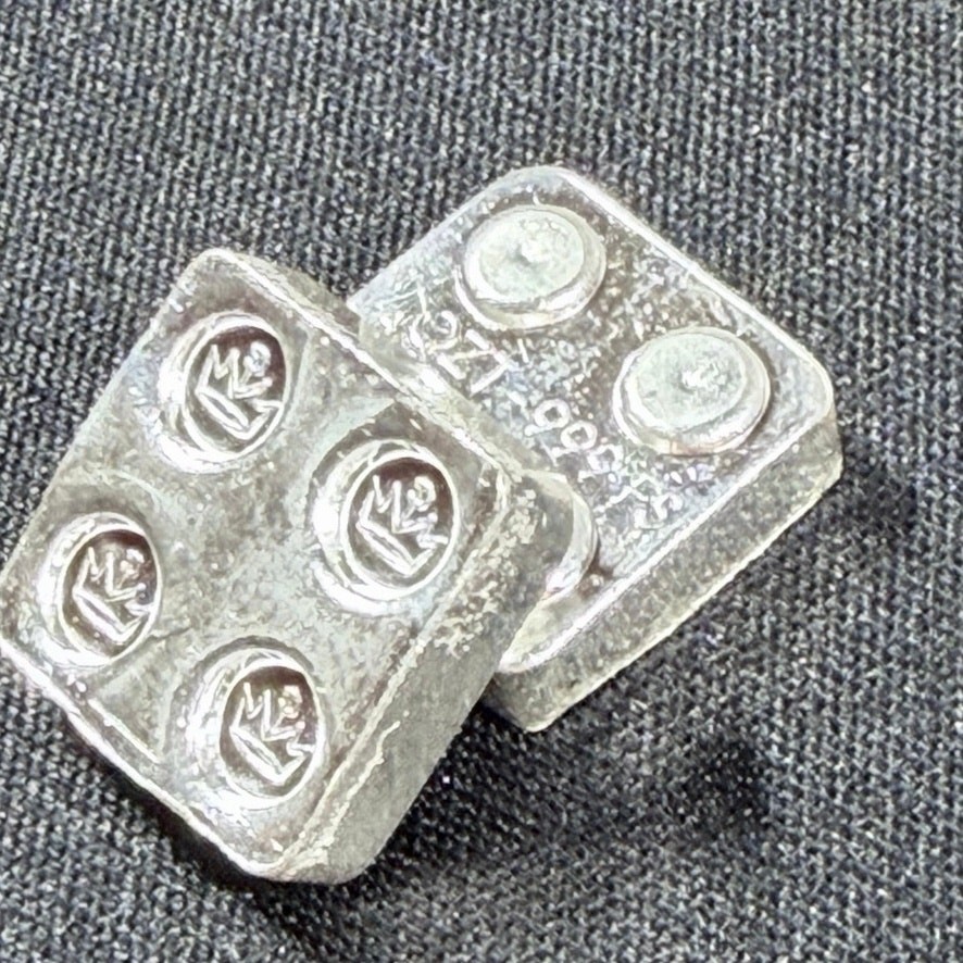 Monarch 1/2 oz of Silver Building Blocks 2x 1/4 oz Lego Stackable Bars