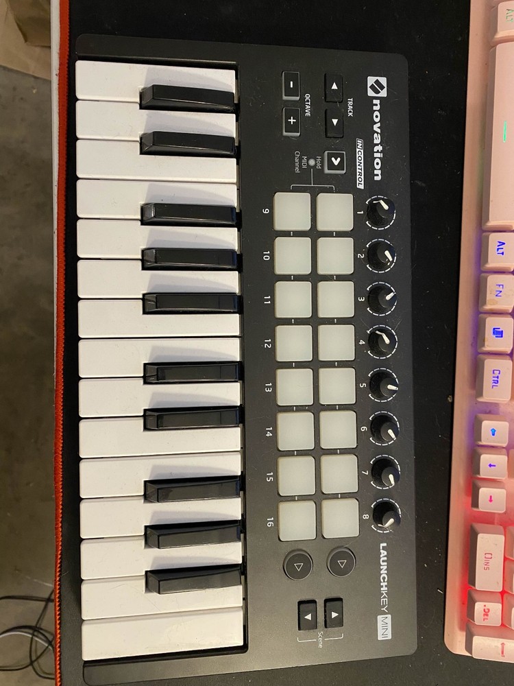 Novation Launchkey Mini MK2 MIDI Controller - Tested - In good condition