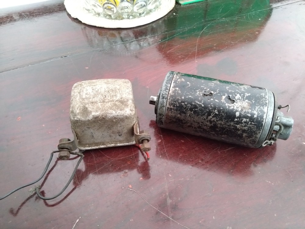BSA A7 A10 LUCAS DYNAMO - (needs screws and brushes)