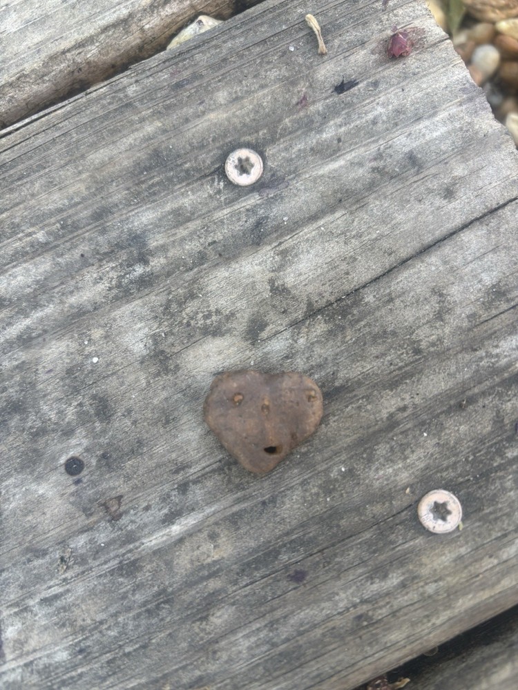 Natural ET-Shaped Rock