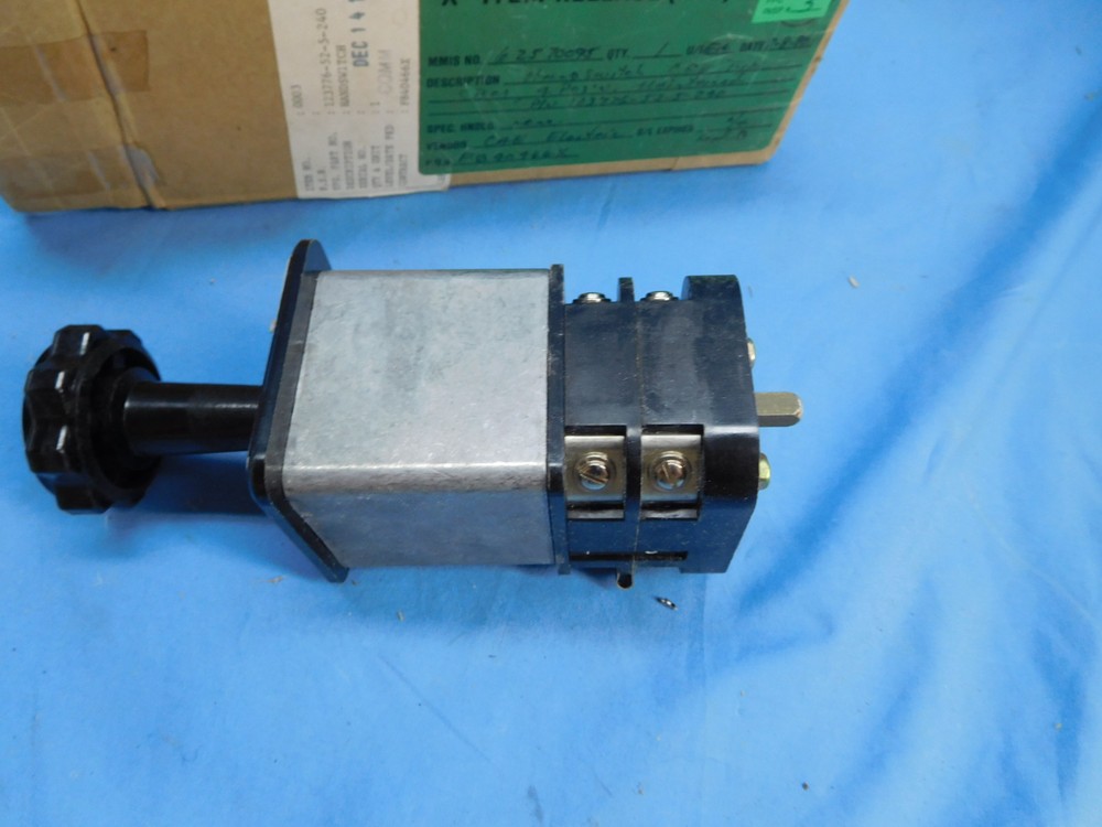 GE 123776-52-5-240 Type SBM Hand Switch NEW
