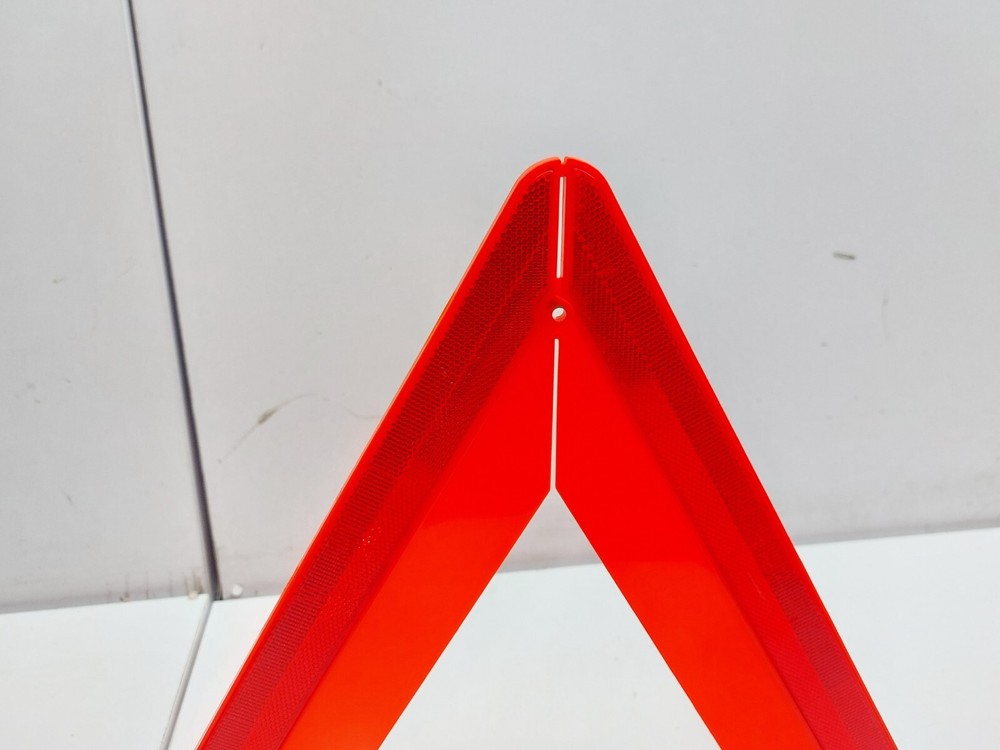 AUDI TT MK3 8S HAZARD WARNING TRIANGLE 2016