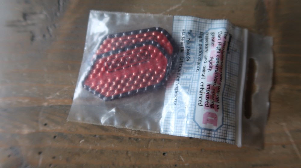 3 Vintage Dart Flights DIMPLEX
