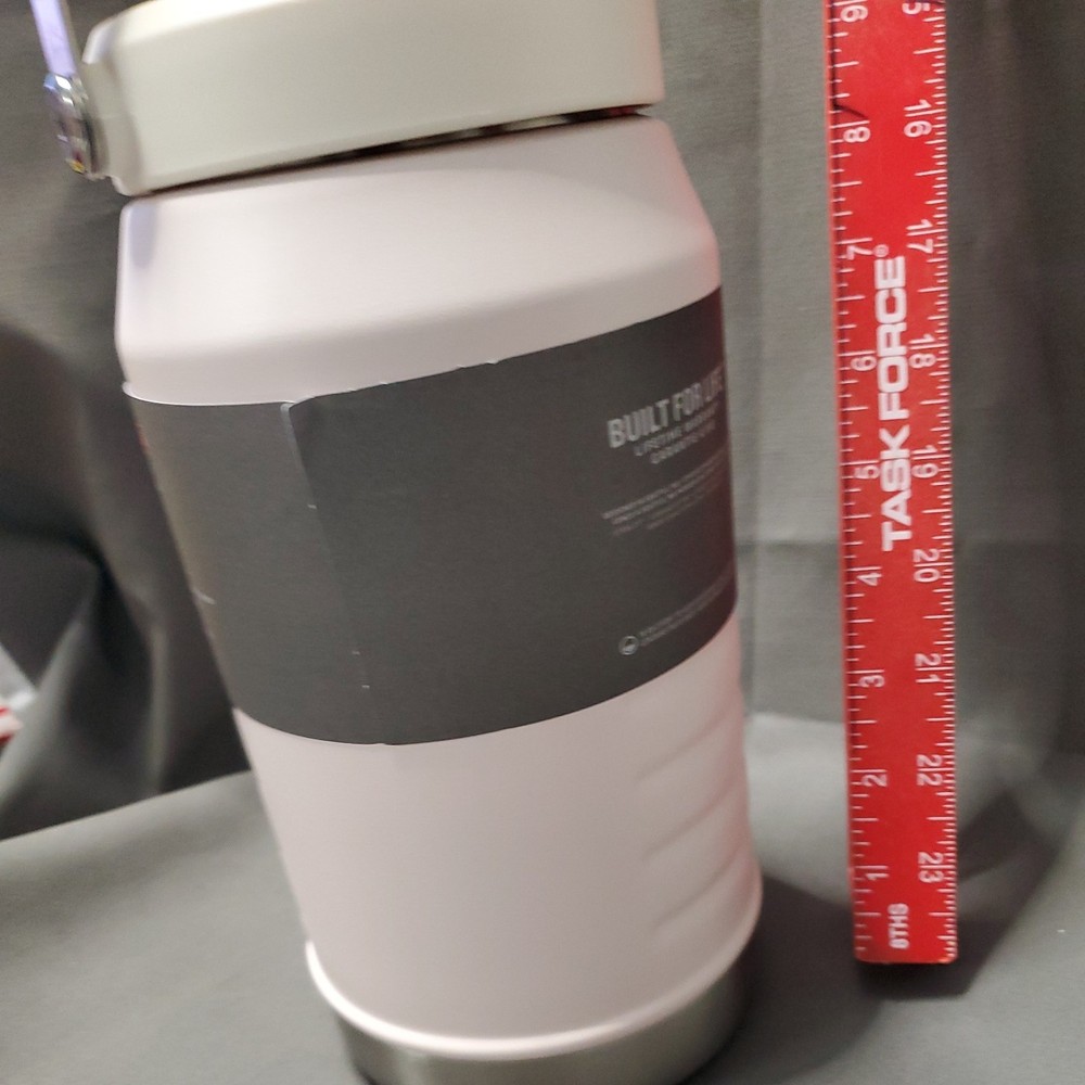 Stanley flip Straw Jug 64 Oz