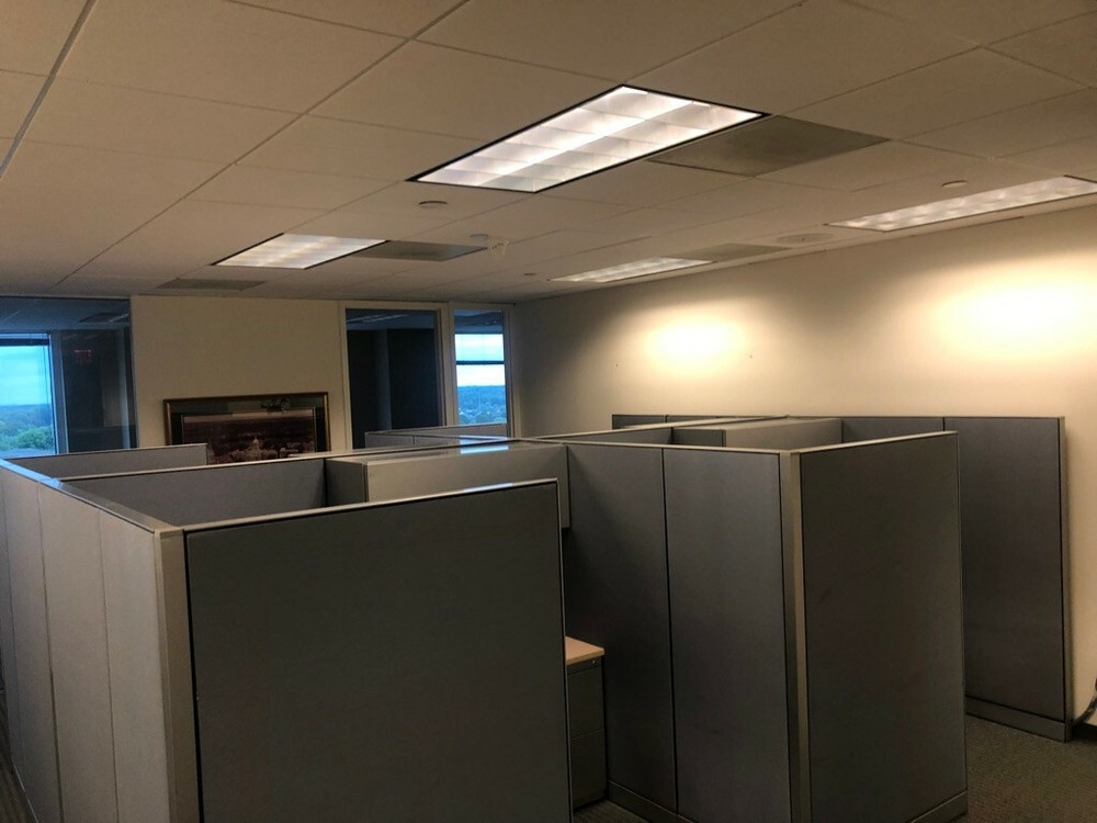 Office cubicles with workstation in great condition (Used)