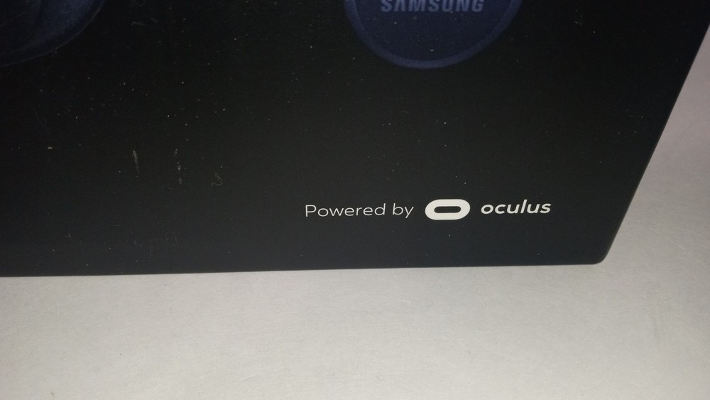 SAMSUNG GEAR VR SM-R324 WITH CONTROLLER