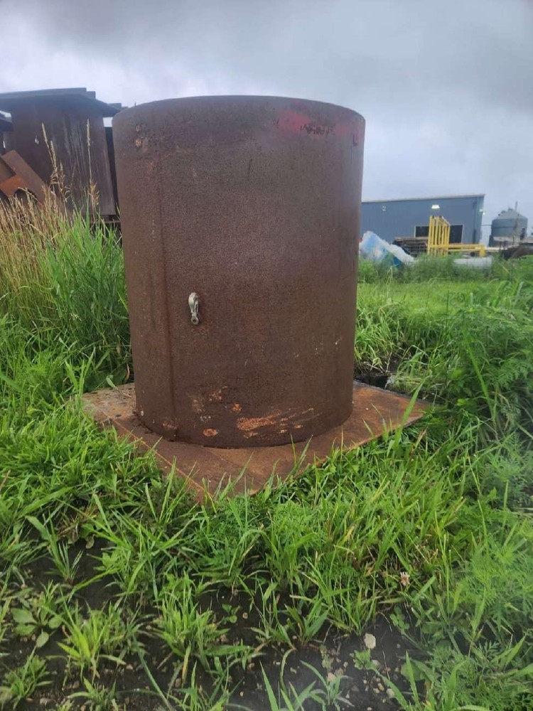 Steel flasks w/ forklift tracks