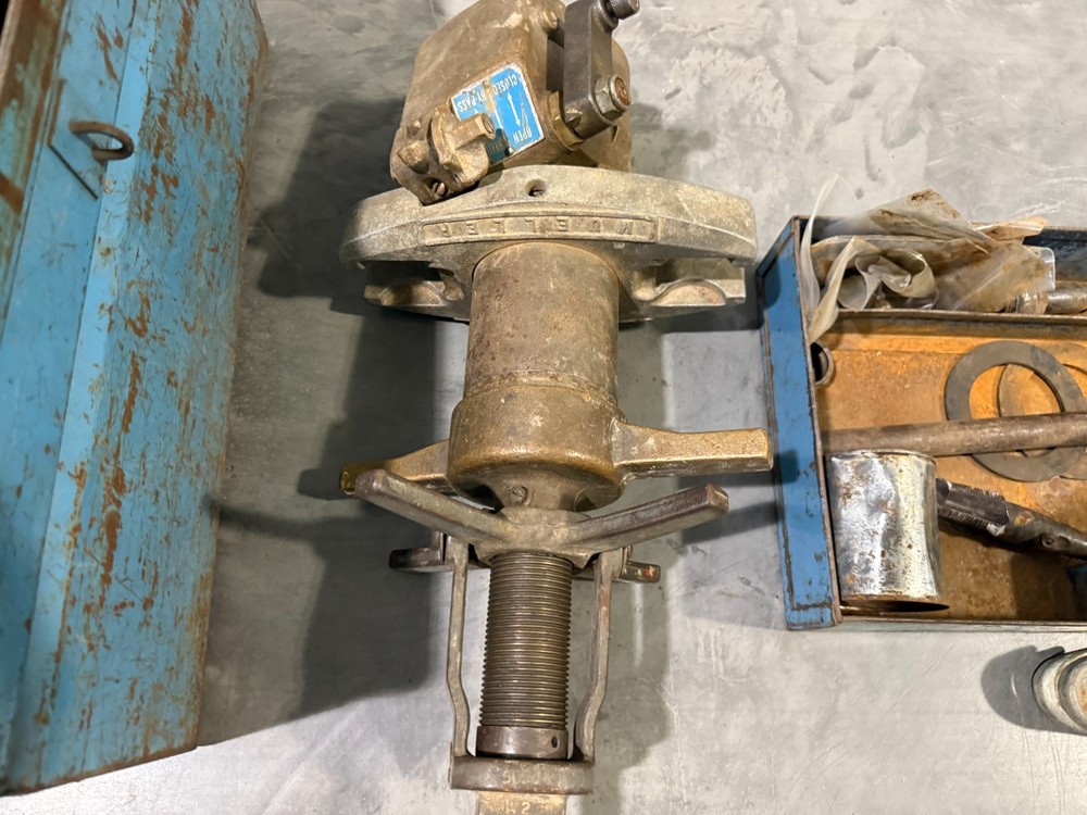 Mueller B-100 Drilling Main Water Line Tapping Pipe Tapper