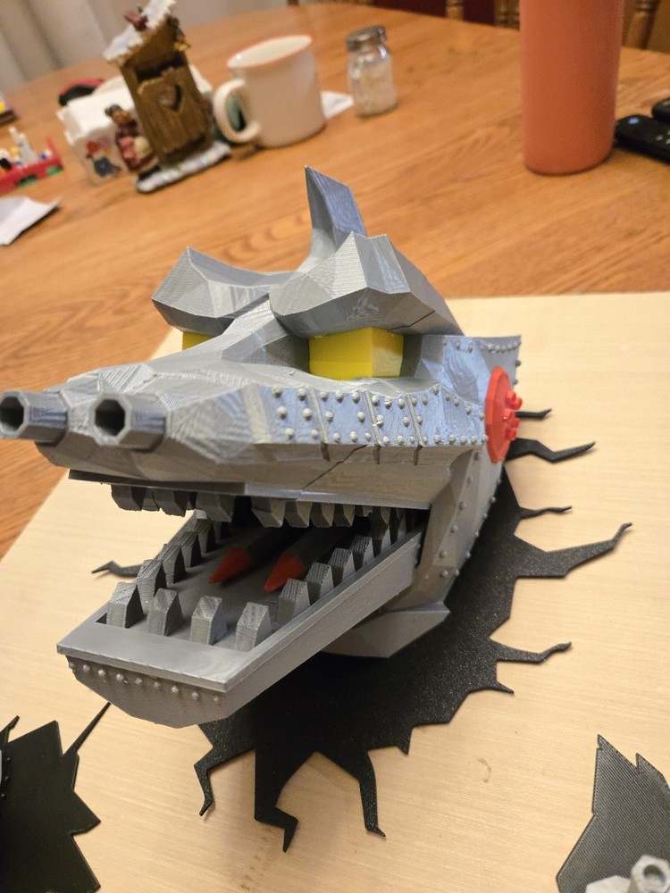 $REDUCED-READ DESCRIPTION 1974 Mechagodzilla Head - multicolored wall art set