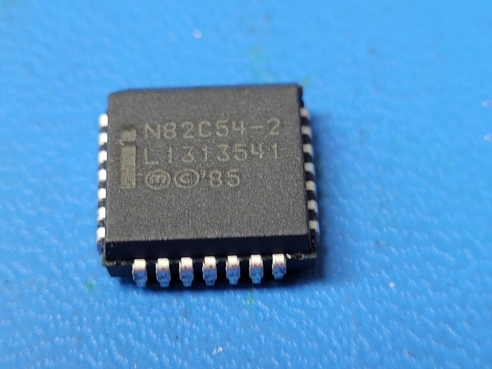 (1 PC) N82C54-2 INTEL Programmable Timer, 3 Timer(s), CMOS, PLCC28
