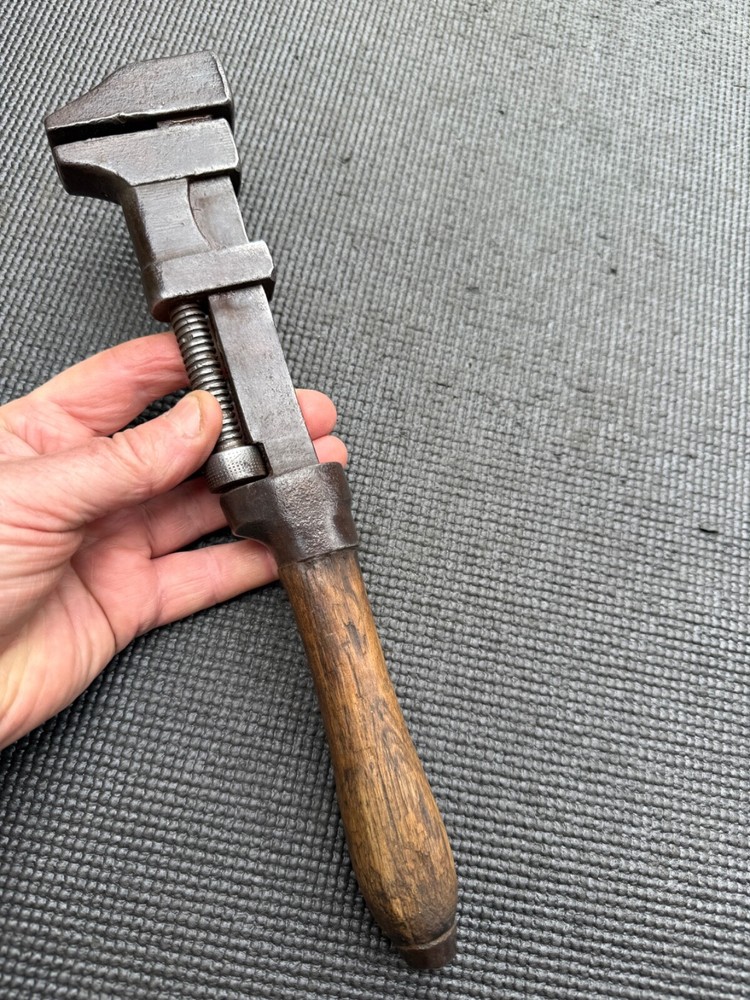 VINTAGE WOODEN HANDLE ADJUSTABLE SPANNER WRENCH.