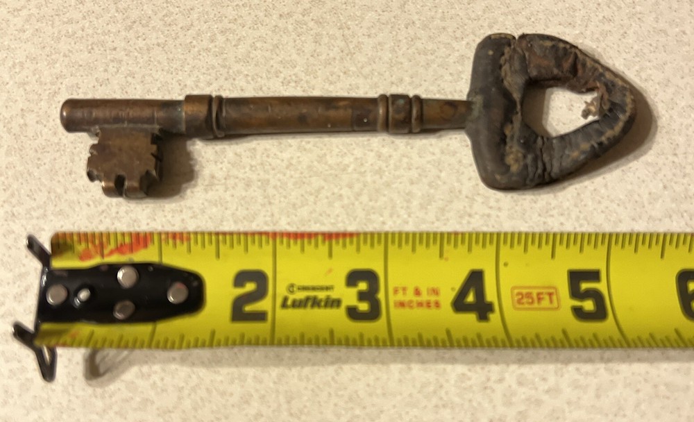 RARE ANTIQUE 5.5” BRASS WITH LEATHER COVER & MOVEABLE HANDLE SKELETON KEY