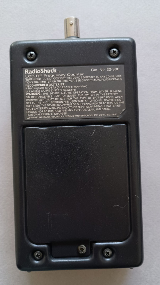 Radio Shack LCD RF Frequency Counter 22-306 (Powers up - Untested)