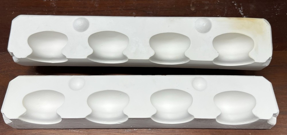 Vintage 1998 Boothe Mold Co #1370 Round Knobs