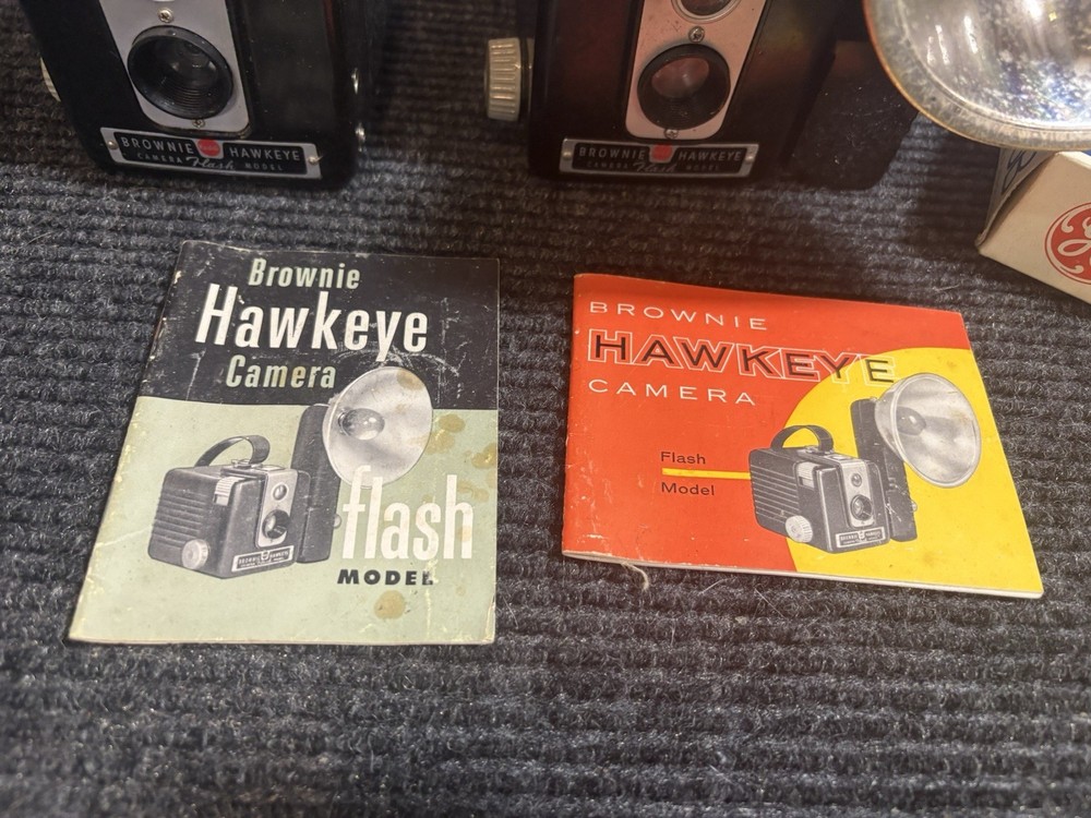 Vintage Kodak Brownie Hawkeye Flash Model with Flash. Untested