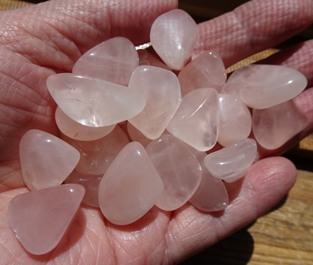 Rose Quartz - 23 Tumbled Stones rt527a