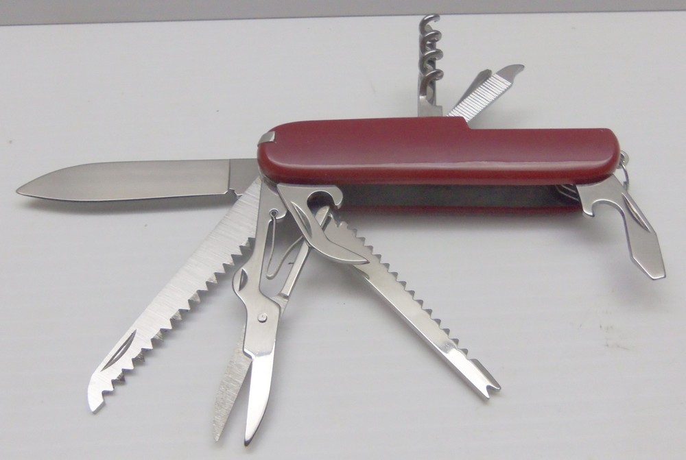 MN Deer Hunters Assn. Multi-Tool - Flashlight & Lock Blade