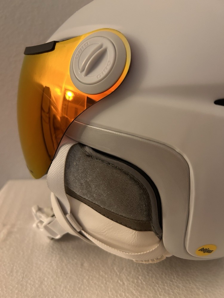 Giro Essence AF Snow Helmet Med