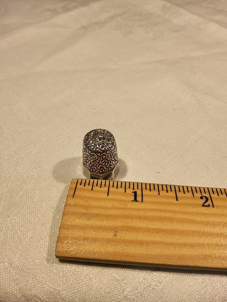 Unusual Decagonal 10 Panel Silver Swirl Ornate Thimble Size 8