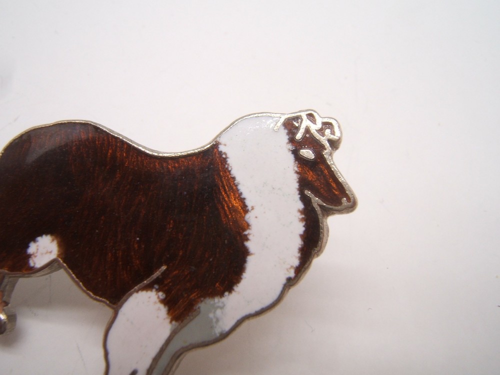 VTG ENAMELED COLLIE DOG LAPEL PIN