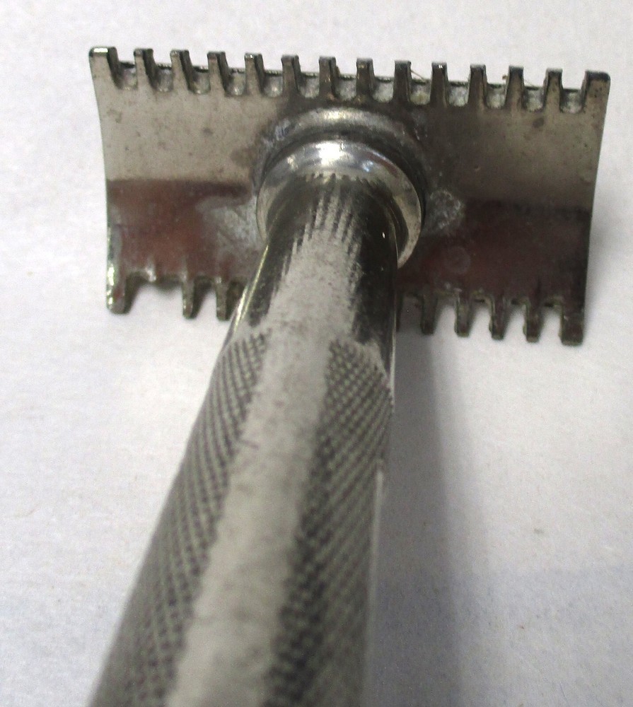 VINTAGE HEPPENSTALL? DOUBLE EDGE RAZOR