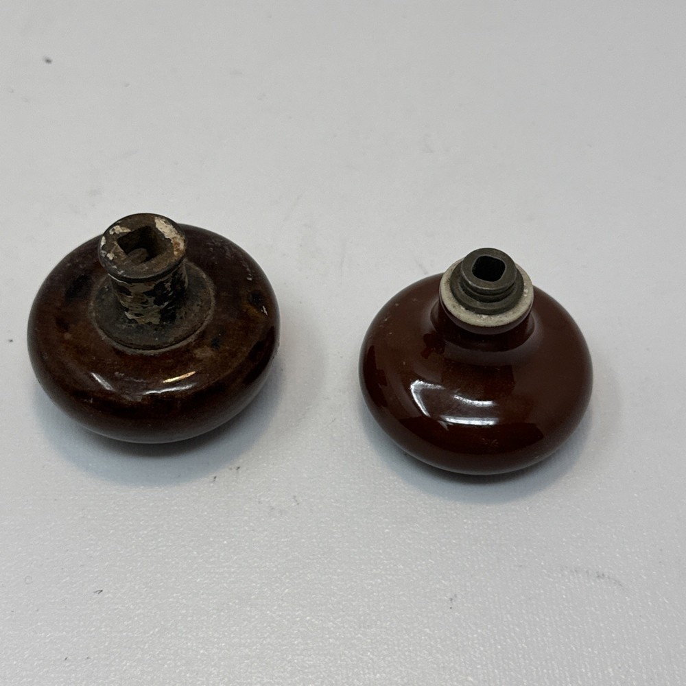 2 Vintage Brown Knobs