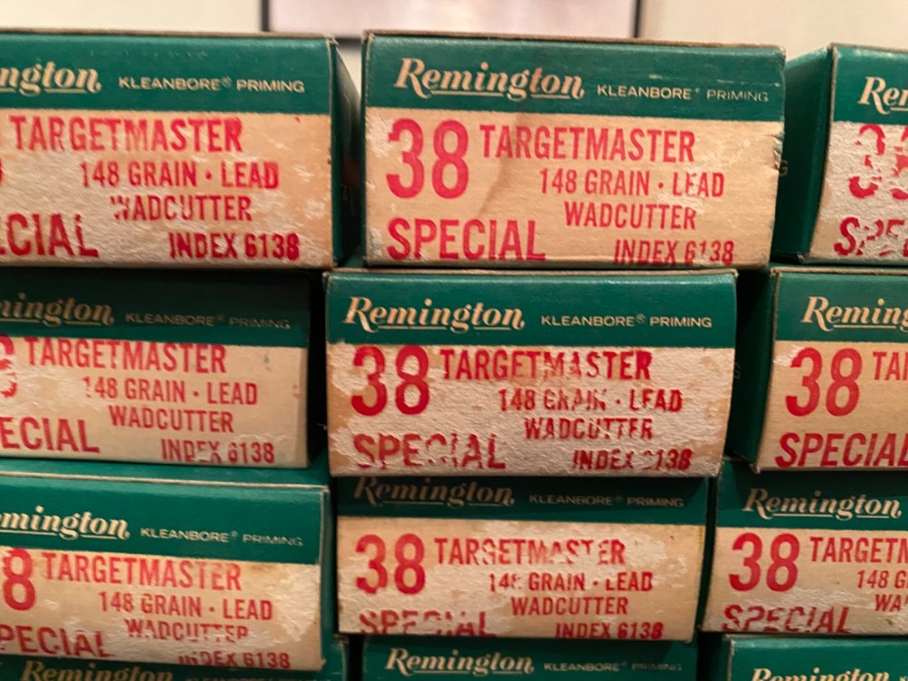 [Antique Remmington Targetmaster 38 special empty ammunition box]