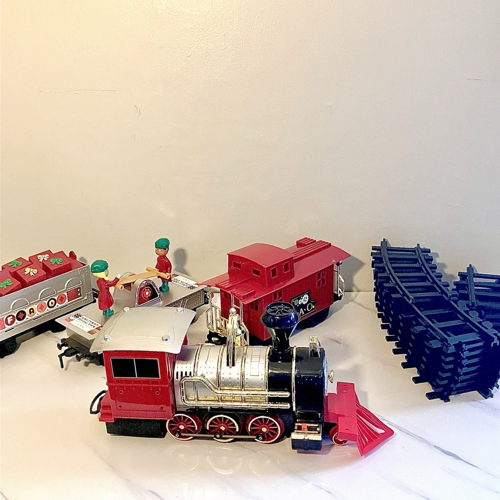 FAO Schwarz Motorized Classic Train Set Plus Tracks