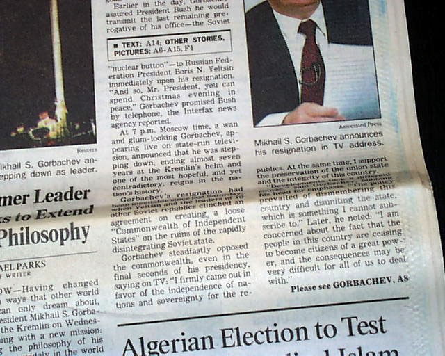COLD WAR ENDS Soviet Union & Mikhail Gorbachev CCCP Termination 1991 Newspaper